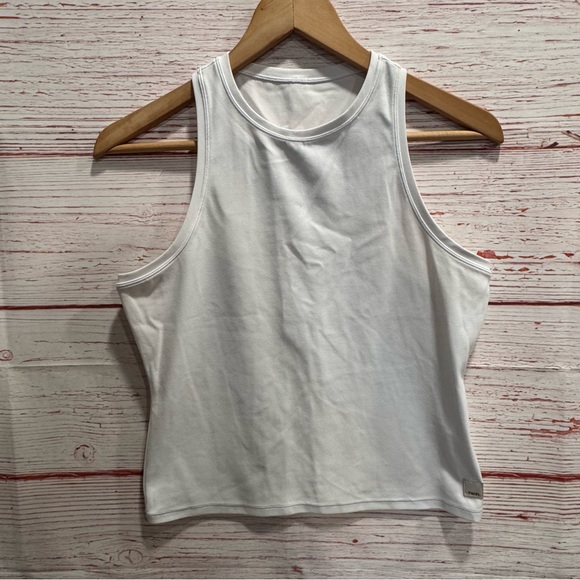 Vuori Tops - Vuori AllTheFeels Crew Tank in White Sz M